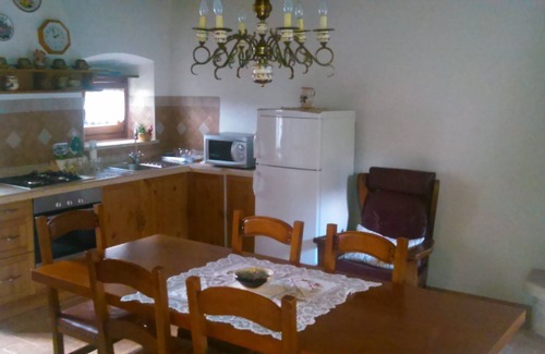 Zrenj House | Small Family Istrian house with garden