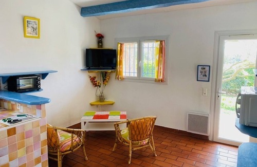 Lorgues Villa | Small farmhouse with pool, all mod cons, linen, bath towels
