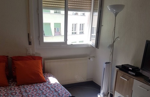 Plainpalais Apartment | Small friendly Studio, close to the center of Geneva, quiet