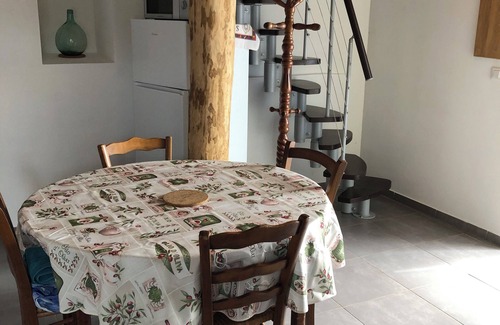 Concoules Apartment | Small gîte in Cevennes with artisan workshops