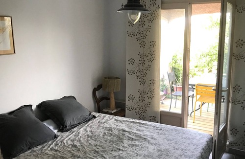 Ouveillan House | Small natural n'est open to the outside in the Mediterranean