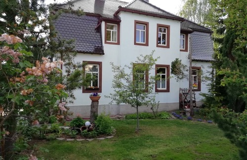 Oberloßnitz Apartment | small oasis in Radebeul (for 4 persons)