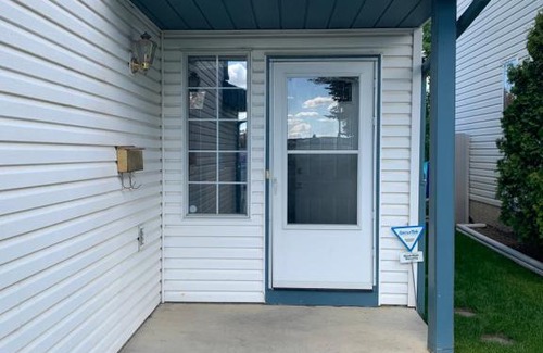 Southeast Calgary House | Small Private Basement Suite with own bathroom and share Laundry