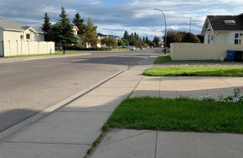 Southeast Calgary House | Small Private Basement Suite with own bathroom and share Laundry