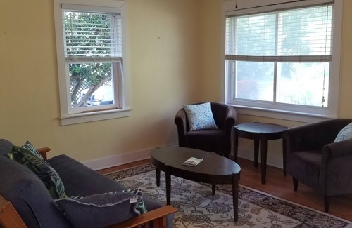 Charleston Cottage | Small private home on quite street just a short distance to downtown Charleston.
