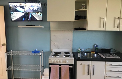 Red Cliffs Apartment | Small Private Secure Accommodations