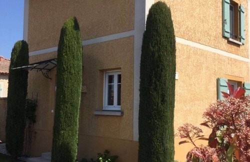 Loriol-du-Comtat House | Small provencal country house in quiet residence