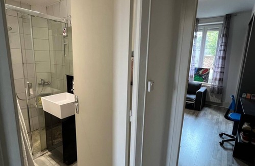 Poincare - Foch - Anatole France - Croix de Bourgogne Apartment | Small, quiet apartment 10 minutes from the station