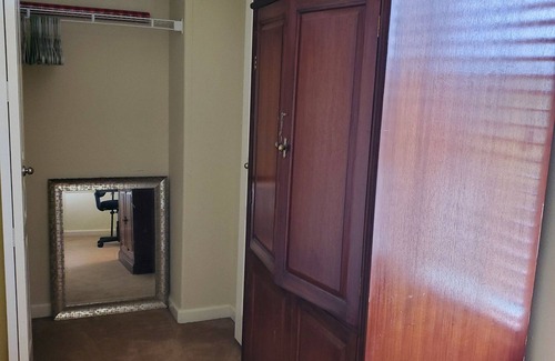 Five Oaks House | Small Room With A Full-size Bed