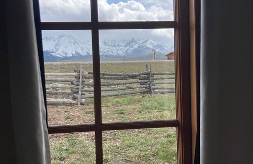 Stanley House | Small Rustic Cabin w/VIEWS! of the Sawtooth Mtns