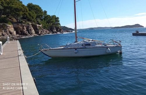 Le Lavandou Boat Rental | Small sailboat at dock