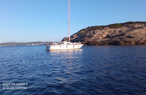 Le Lavandou Boat Rental | Small sailboat at dock