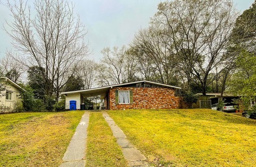 Columbus House | Small, simple and Perfect Location!