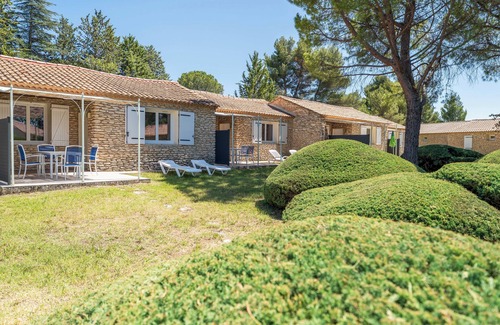 La Roque-sur-Pernes Condo | Small stone mas T2 in a tourist residence