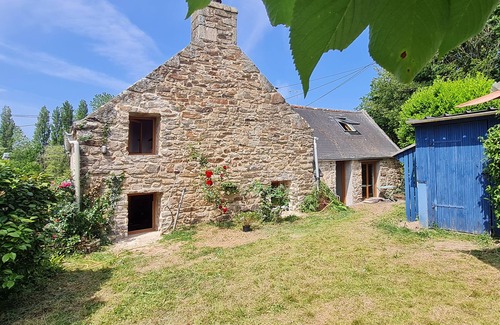 Confort-Meilars House | Small stone house with authentic garden