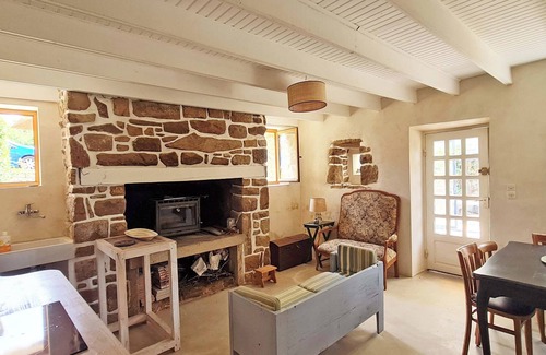 Confort-Meilars House | Small stone house with authentic garden