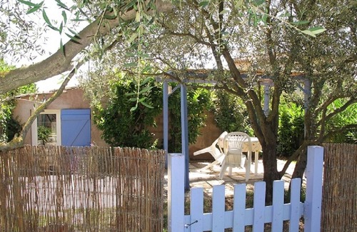 Lorgues Apartment | Small studio with all mod cons and a large shared pool