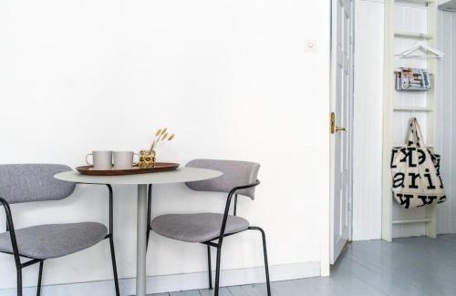 Ullanlinna Apartment | Small studio with spacious bathroom in Ullanlinna