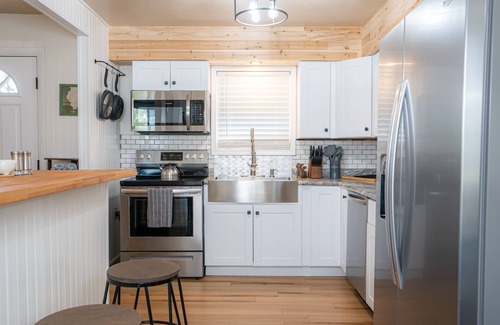 Belleville House | Small-Town Belleville Cozy Ranch 24min. to STL!