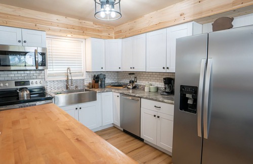 Belleville House | Small-Town Belleville Cozy Ranch 24min. to STL!