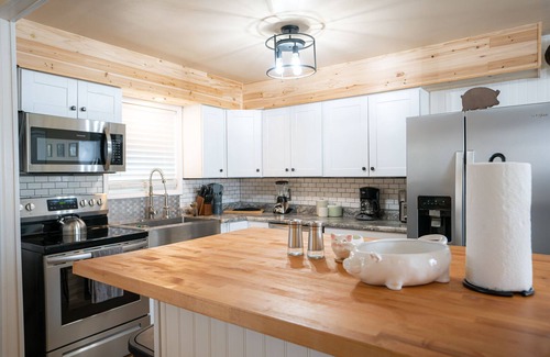 Belleville House | Small-Town Belleville Cozy Ranch 24min. to STL!