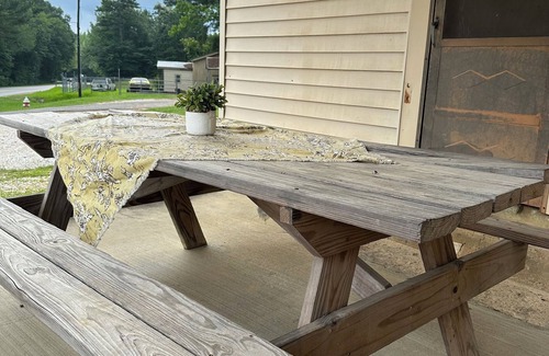 Thaxton House | Small Town Nostalgic Charm- Renovated Old Country Store
