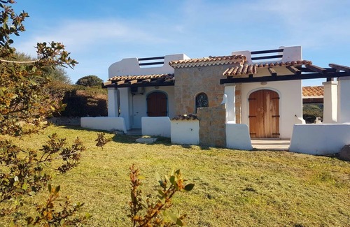 Terravecchia-Portoquadro Villa | Small villa in Cala d'Oro di Porto Quadro, 90m from the sea