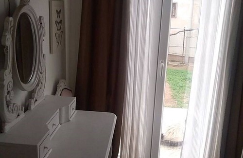 Marathon House | Small villa nearby the beach also pets friendly