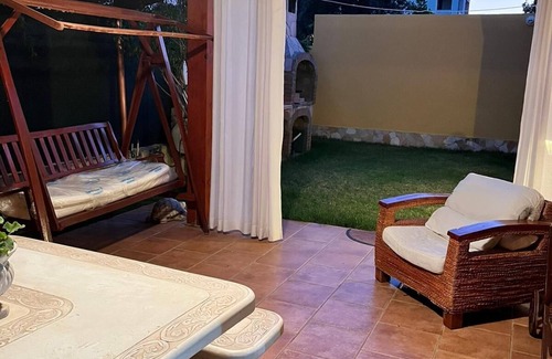 Capoterra House | Small villa with garden on three sides