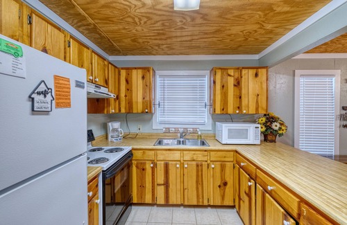 Sabinal House | Smaller home in the Cypress Bend subdivision one block from the river.