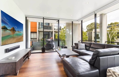 Hawthorn Apartment | Smart Apartment in Elegant Suburb Close to City