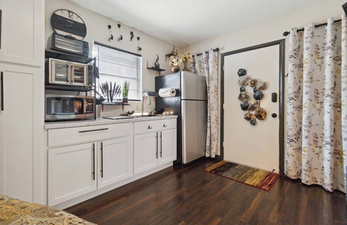 Dallas House | Smart & Functional XL Studio Perfect 4 Singles Just 20 Mins from Downtown Dallas
