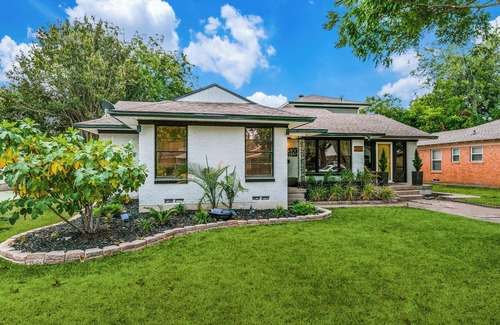 Dallas House | Smart & Functional XL Studio Perfect 4 Singles Just 20 Mins from Downtown Dallas