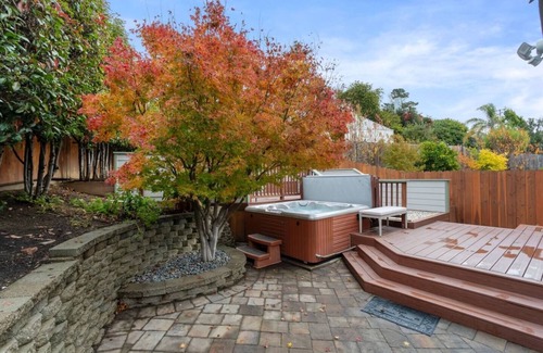 Vallejo House | Smart Stays Tailored for Work, Play, or Pause: Designer interior evoking comfort & cleanliness, river view, hot tub, fast wifi, full stock kitchen, AC, close to downtown, public transportation & the Ferry - the perfect serene retreat. Discover more!