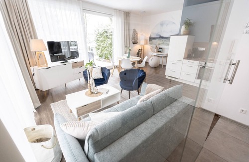 Bad Zwischenahn Apartment | SmartFewo: Segel setzen | lake terrace | sauna