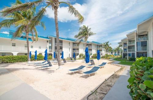 Seven Mile Beach Apartment | Smb Condo At Cayman Reef Resort