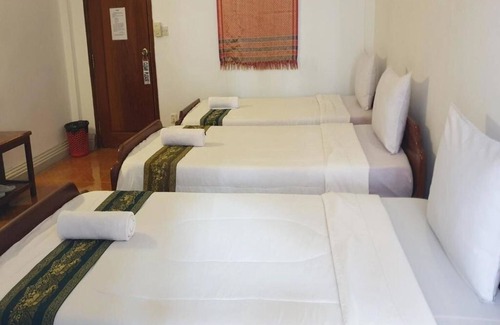 Taphul Village Area Bed & Breakfast | Smiley's Guesthouse : Triple Room- Airconditioningn