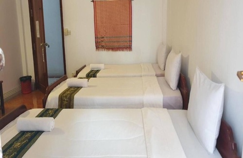 Taphul Village Area Bed & Breakfast | Smiley's Guesthouse : Triple Room- Airconditioningn