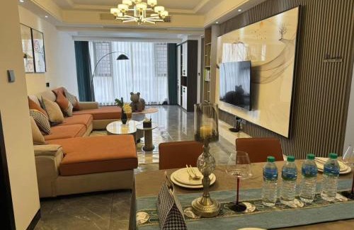 Yongding Apartment | SmileNest Downtown 3 Beds for 6-10 Guests Attraction Ticket Service to Mountain Ideal for Families Group Stays