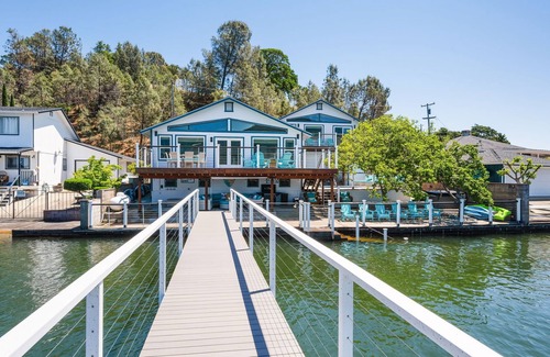 Clearlake House | Smiling Otter Retreat! Large Lakefront Luxury House.Pool.Spa.Game Room.Pets