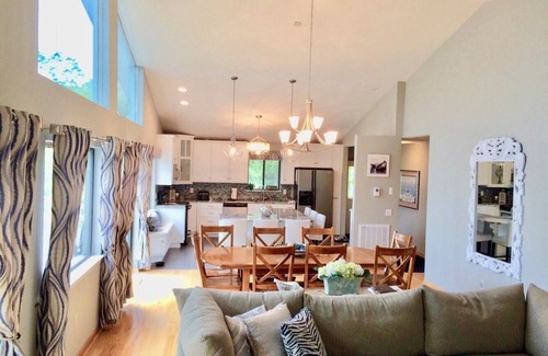 High Point House | Smith Mountain Lake Water Front Hot Tub Kayaks Paddle Boards Pedal Boat