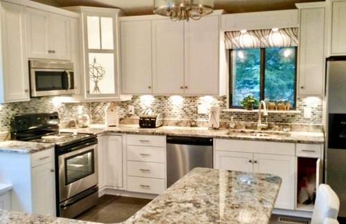 High Point House | Smith Mountain Lake Water Front Hot Tub Kayaks Paddle Boards Pedal Boat