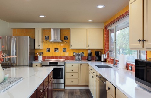 Terrebonne House | Smith Rock Base Camp - 2 BDR Stunner for 6, Steps from Smith Rock State Park!