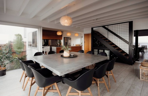 Smiths Beach House | Smiths Beach Phillip Island - right on the beach. Waikiki Beachfront.
