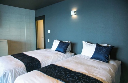 Matsuyama Hotel | Smoking allowed 2nd floor twin room 3 persons /Matsuyama Ehime