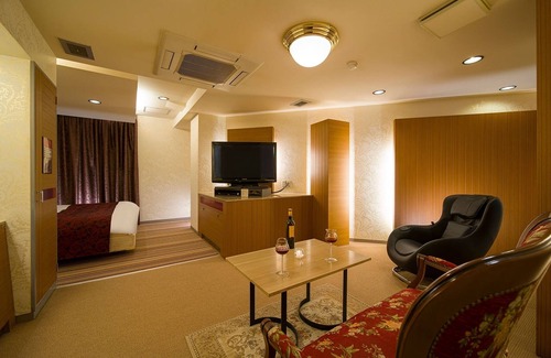Nishinomiya Hotel | Smoking Royal Room with bath and toilet /Nishinomiya Hyōgo