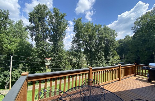 Townsend Cabin | Smoky Hideaway 2Bed 2Bath Cabin Near Bike Trail