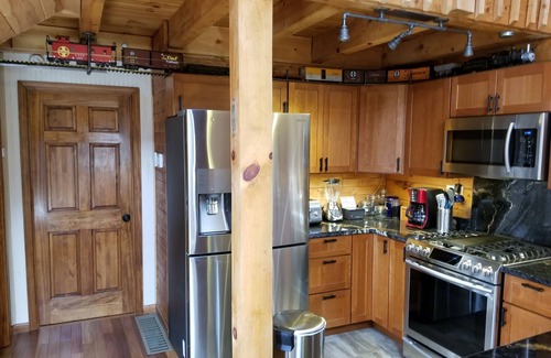 Bryson City Cabin | Smoky Mountain Depot ~ Great Secluded Cabin in a Gated Community