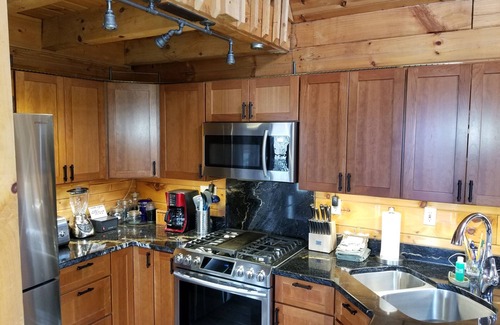 Bryson City Cabin | Smoky Mountain Depot ~ Great Secluded Cabin in a Gated Community
