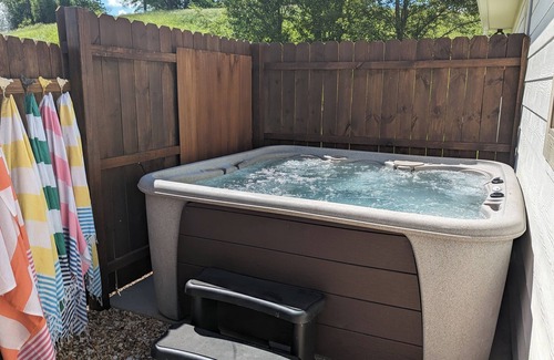 Hayesville House | Smoky Mountain Guesthouse: Mountain View & Walkable to Downtown Hayesville